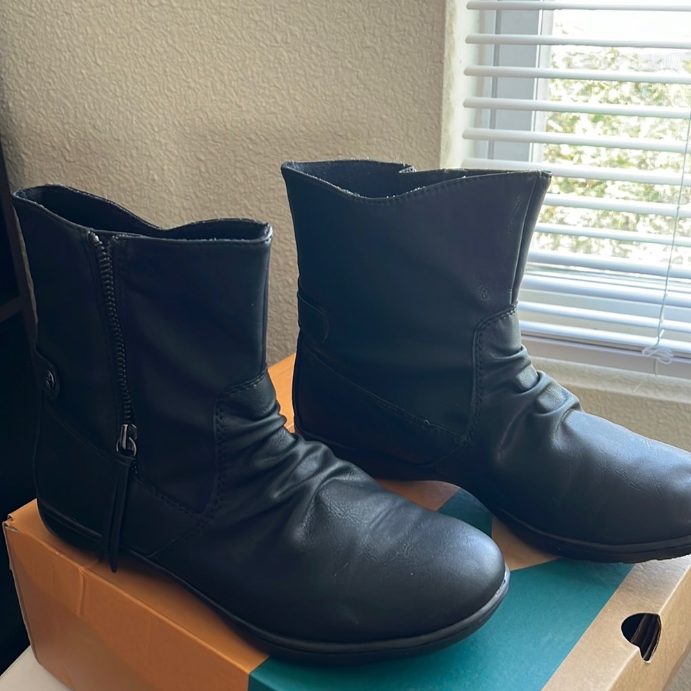 Sporto Mika black boots 7.5M. Gently worn.